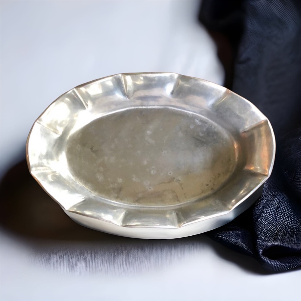 THREE HANDS CORP. METAL SERVING DISH WITH FLUTED EDGE